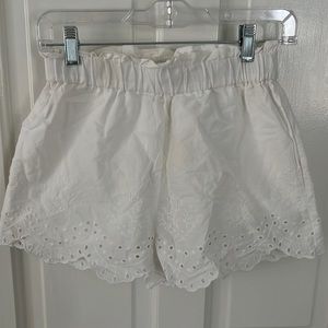 White cotton lace scallop H&M shorts size 4.